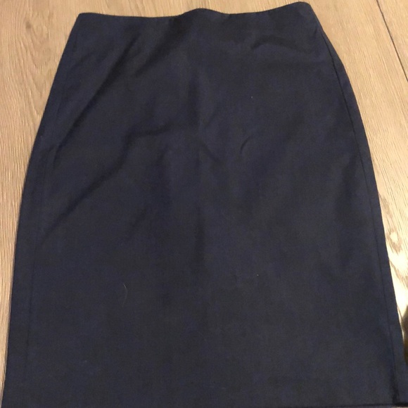 Navy skirt - Picture 1 of 4